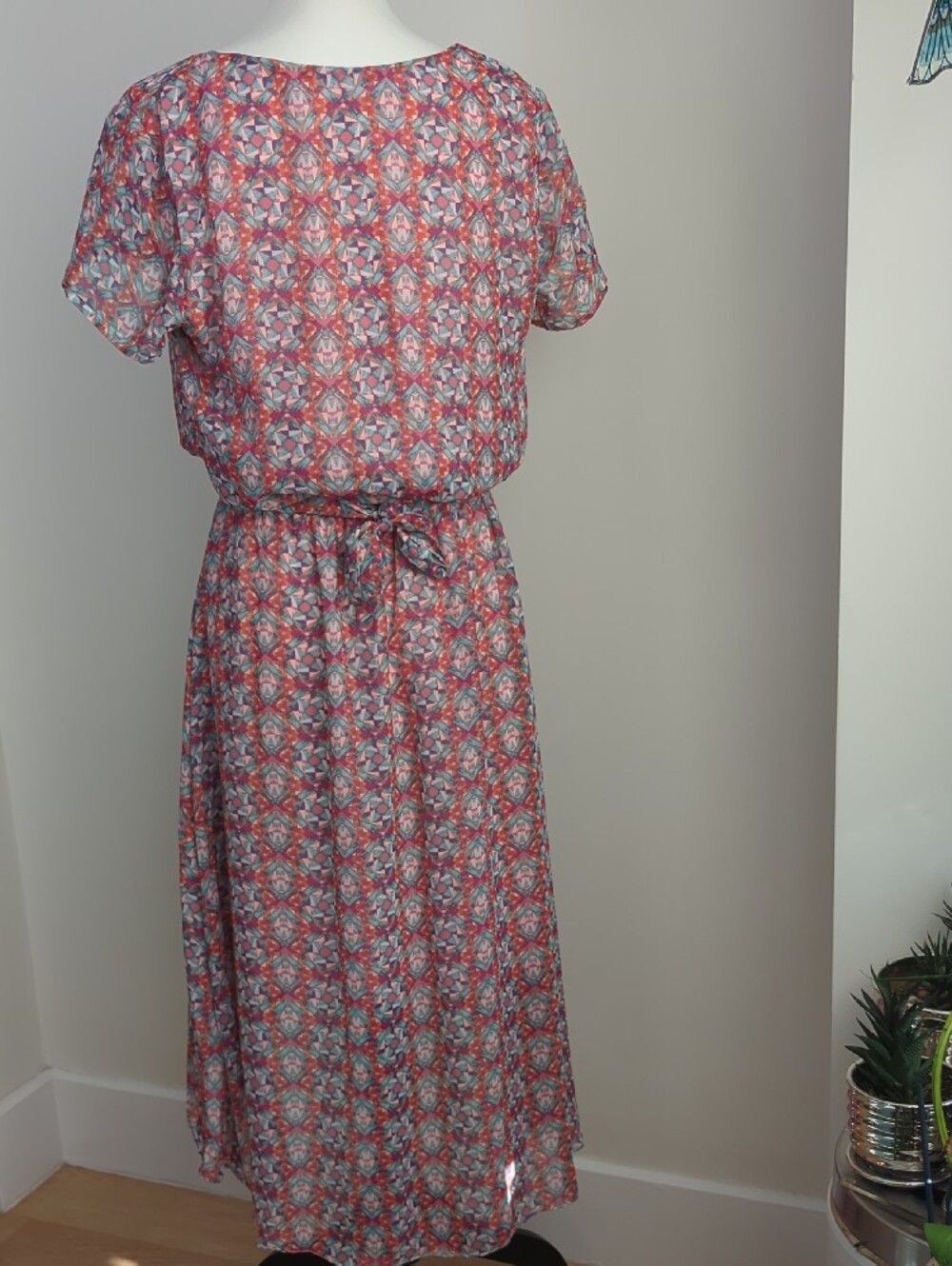 Shelby & Palmer Geometric Kaleidoscope Print Short Sleeve High-Low Midi Dress - Picture 10 of 16